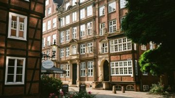 The 1990s trends that keep coming back