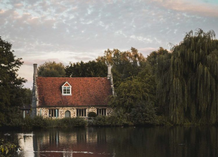 Review of charming and beautiful luxury lakeside villas